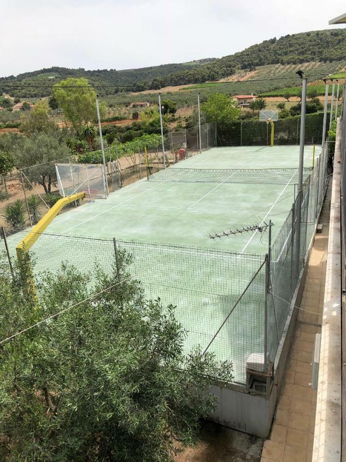 Country Villa Peloponnese With Tennis Court And Pool Zevgolateíon Exterior foto